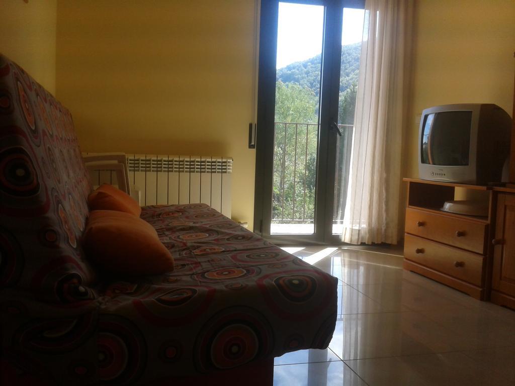 Apartamentos Fonda Finet Sant Felíu de Pallarols 객실 사진